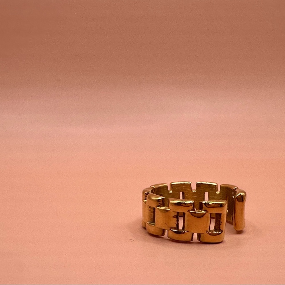 Golden ring - Picture 3 of 6